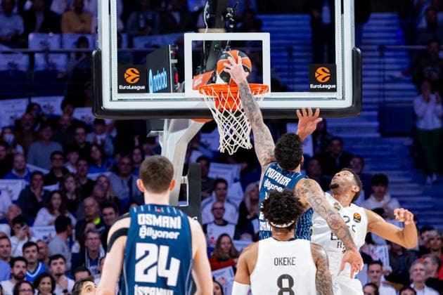 ESP Real Madrid v Anadolu Efes Istanbul Euroleague Edy Tavares of Real Madrid and Vincent Poirier of Anadalu Efes during the Euroleague match, between Real Madrid and Anadolu Efes Istanbul played at Movistar Arena Stadium on March 26, 2026 in Madrid Spain Spain Madrid Spain Basketball Copyright: xAlbaxPachecox xAgenciaxLOFx