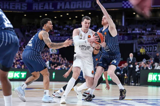 March 26, 2026, Madrid, Madrid, Spain: Nick Weiler-Babb of Anadolu Efes Istanbul, Mario Hezonja of Real Madrid and Ercan Osmani of Anadolu Efes Istanbul in action during the Turkish Airlines EuroLeague Regular Season Round 34 match between Real Madrid and Anadolu Efes Istambul at Movistar Arena, on March 26, 2026, in Madrid, Spain. Real Madrid V Anadolu Efes Istambul - Turkish Airlines EuroLeague  - ZUMAa181 20260326_zaa_a181_087 Copyright: xIrinaxR.xHipolitox