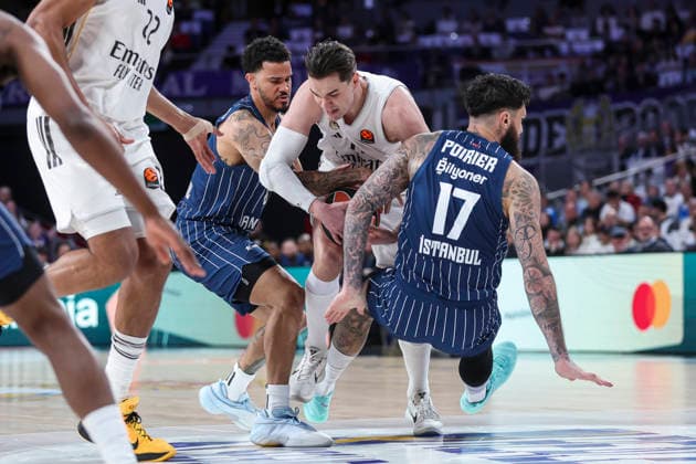 March 26, 2026, Madrid, Madrid, Spain: Nick Weiler-Babb of Anadolu Efes Istanbul, Mario Hezonja of Real Madrid and Vincent Poirier of Anadolu Efes Istanbul in action during the Turkish Airlines EuroLeague Regular Season Round 34 match between Real Madrid and Anadolu Efes Istambul at Movistar Arena, on March 26, 2026, in Madrid, Spain. Madrid Spain - ZUMAa181 20260326_zaa_a181_092 Copyright: xIrinaxR.xHipolitox