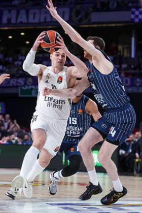 March 26, 2026, Madrid, Madrid, Spain: Mario Hezonja of Real Madrid and Ercan Osmani of Anadolu Efes Istanbul in action during the Turkish Airlines EuroLeague Regular Season Round 34 match between Real Madrid and Anadolu Efes Istambul at Movistar Arena, on March 26, 2026, in Madrid, Spain. Real Madrid V Anadolu Efes Istambul - Turkish Airlines EuroLeague  - ZUMAa181 20260326_zaa_a181_090 Copyright: xIrinaxR.xHipolitox