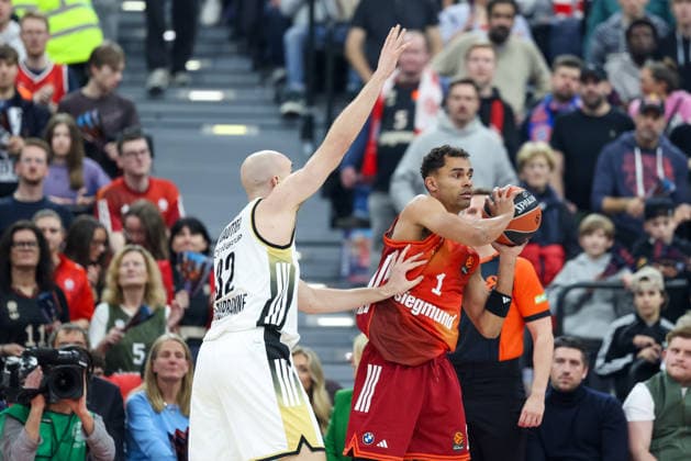 Oscar da Silva FC Bayern Basketball, 01 with Bastien Vautier LDLC ASVEL Villeurbanne, 32 , GER, FC Bayern Basketball vs LDLC ASVEL Villeurbanne, Basketball, Euroleague, Matchday 34, Season 2025 2026, 26 03 2026, GER, FC Bayern Basketball vs LDLC ASVEL Villeurbanne, Basketball, Euroleague, Matchday 34, Season 2025 2026, 26 03 2026 Munich Copyright: xEibner-Pressefoto JennixMaulx EP_JML