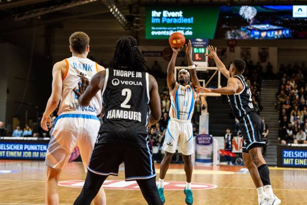 GER, easy Credit Basketball Bundesliga, Science City Jena Veolia Towers Hamburg 26 03 2026, Sparkassen Arena, Jena, GER, easy Credit Basketball Bundesliga, Science City Jena Veolia Towers Hamburg Keith Braxton Jr Science City Jena, 13 Â Photo Alexander Trienitz Jena Sparkassen Arena Thueringen Germany