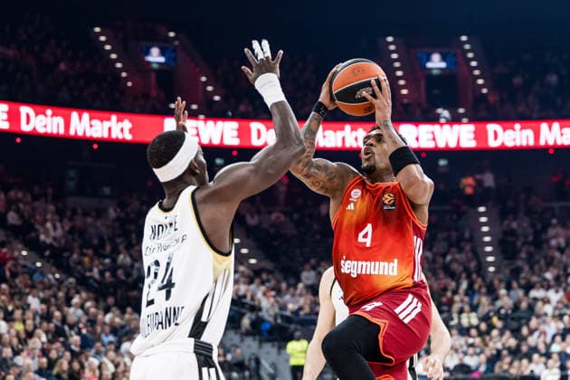 MUNICH, GERMANY - MARCH 26: Xavier Rathan-Mayes (FC Bayern Muenchen, 4) shoots the ball over Mbaye Ndiaye (LDLC ASVEL Villeurbanne, 24) during the Turkish Airlines EuroLeague match between FC Bayern Muenchen vs. LDLC ASVEL Villeurbanne at SAP Garden on round 34 of Turkish Airlines EuroLeague on March 26, 2025 in Munich, Germany. Bavaria Germany Copyright: xSteffiexWunderlx