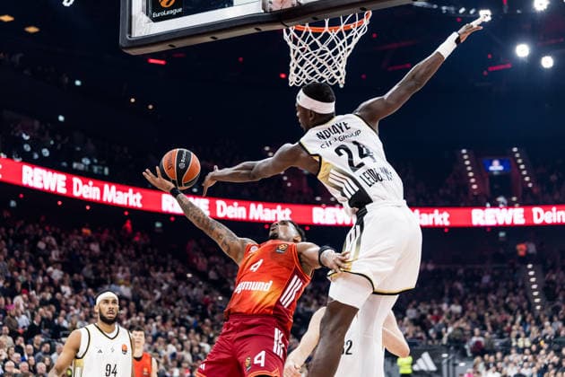 MUNICH, GERMANY - MARCH 26: Xavier Rathan-Mayes (FC Bayern Muenchen, 4) tries to shoot, is blocked by Mbaye Ndiaye (LDLC ASVEL Villeurbanne, 24) during the Turkish Airlines EuroLeague match between FC Bayern Muenchen vs. LDLC ASVEL Villeurbanne at SAP Garden on round 34 of Turkish Airlines EuroLeague on March 26, 2025 in Munich, Germany. Bavaria Germany Copyright: xSteffiexWunderlx