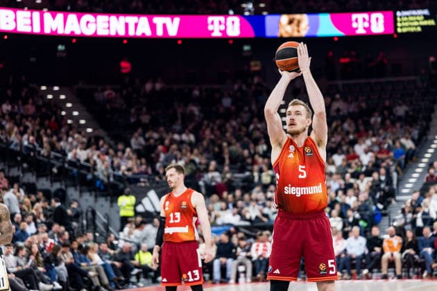 MUNICH, GERMANY - MARCH 26: Niels Giffey (FC Bayern Muenchen, 5) shoots from the free throw line during the Turkish Airlines EuroLeague match between FC Bayern Muenchen vs. LDLC ASVEL Villeurbanne at SAP Garden on round 34 of Turkish Airlines EuroLeague on March 26, 2025 in Munich, Germany. Bavaria Germany Copyright: xSteffiexWunderlx