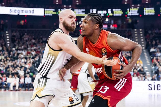 MUNICH, GERMANY - MARCH 26: David McCormack (FC Bayern Muenchen, 33) controls the ball against Bastien Vautier (LDLC ASVEL Villeurbanne, 32) during the Turkish Airlines EuroLeague match between FC Bayern Muenchen vs. LDLC ASVEL Villeurbanne at SAP Garden on round 34 of Turkish Airlines EuroLeague on March 26, 2025 in Munich, Germany. Bavaria Germany Copyright: xSteffiexWunderlx