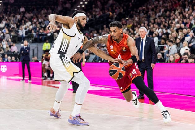 MUNICH, GERMANY - MARCH 26: Xavier Rathan-Mayes (FC Bayern Muenchen, 4) controls the ball against Armel Traore (LDLC ASVEL Villeurbanne, 94) during the Turkish Airlines EuroLeague match between FC Bayern Muenchen vs. LDLC ASVEL Villeurbanne at SAP Garden on round 34 of Turkish Airlines EuroLeague on March 26, 2025 in Munich, Germany. Bavaria Germany Copyright: xSteffiexWunderlx