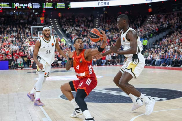 Xavier Rathan Mayes FC Bayern Basketball, 04 with Armel Traore LDLC ASVEL Villeurbanne, 94 and Bodian Massa LDLC ASVEL Villeurbanne, 10 , GER, FC Bayern Basketball vs LDLC ASVEL Villeurbanne, Basketball, Euroleague, Matchday 34, 2025 2026 season, 26 03 2026, GER, FC Bayern Basketball vs LDLC ASVEL Villeurbanne, Basketball, Euroleague, Matchday 34, 2025 2026 season, 26 03 2026 Munich Copyright: xEibner-Pressefoto JennixMaulx EP_JML