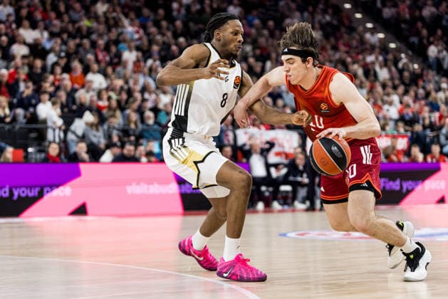 MUNICH, GERMANY - MARCH 26: Justinian Jessup (FC Bayern Muenchen, 10) controls the ball against Melvin Ajinca (LDLC ASVEL Villeurbanne, 8) during the Turkish Airlines EuroLeague match between FC Bayern Muenchen vs. LDLC ASVEL Villeurbanne at SAP Garden on round 34 of Turkish Airlines EuroLeague on March 26, 2025 in Munich, Germany. Bavaria Germany Copyright: xSteffiexWunderlx