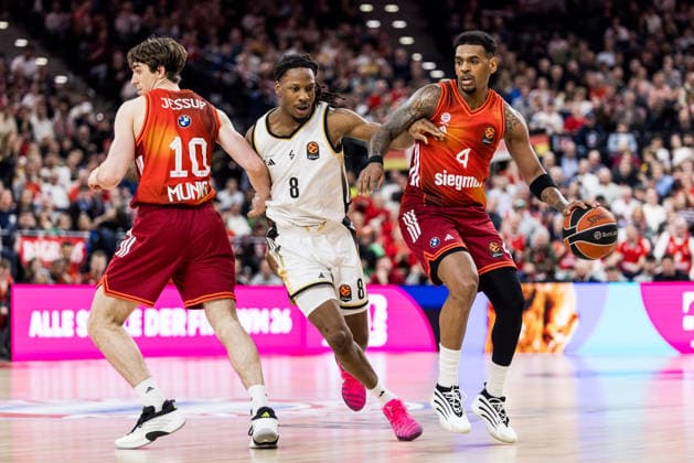 MUNICH, GERMANY - MARCH 26: Xavier Rathan-Mayes (FC Bayern Muenchen, 4) controls the ball against Melvin Ajinca (LDLC ASVEL Villeurbanne, 8) during the Turkish Airlines EuroLeague match between FC Bayern Muenchen vs. LDLC ASVEL Villeurbanne at SAP Garden on round 34 of Turkish Airlines EuroLeague on March 26, 2025 in Munich, Germany. Bavaria Germany Copyright: xSteffiexWunderlx