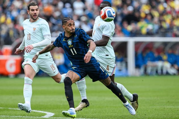 Football, International match, Brazil - France