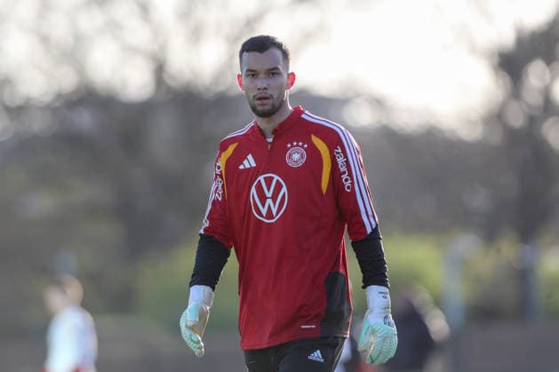 26.03.2026, xtgx, Fussball, U21, U 21 Nationalmannschaft, Abschlusstraining emspor, v.l. Mio Backhaus (Deutschland) (DFL DFB REGULATIONS PROHIBIT ANY USE OF PHOTOGRAPHS as IMAGE SEQUENCES and or QUASI-VIDEO) Wolfsburg *** 26 03 2026, xtgx, football, U21 national team, final training emspor, v l Mio Backhaus Germany DFL DFB REGULATIONS PROHIBIT ANY USE OF PHOTOGRAPHS as IMAGE SEQUENCES and or QUASI VIDEO Wolfsburg