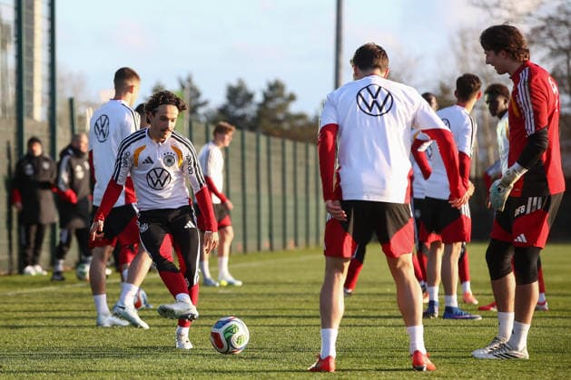 26 03 2026, xtgx, Football, U21 National Team, Final Training emspor, v l Mika Baur Germany DFL DFB REGULATIONS PROHIBIT ANY USE OF PHOTOGRAPHS as IMAGE SEQUENCES and or QUASI VIDEO Wolfsburg