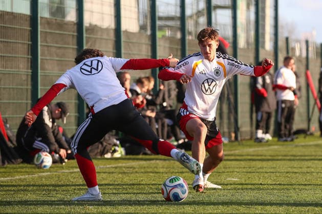 26 03 2026, xtgx, football, U21 national team, final training emspor, v l Tom Bischof Germany DFL DFB REGULATIONS PROHIBIT ANY USE OF PHOTOGRAPHS as IMAGE SEQUENCES and or QUASI VIDEO Wolfsburg