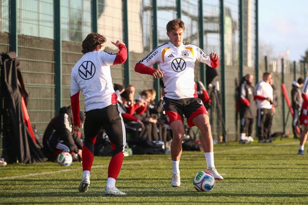 26 03 2026, xtgx, football, U21 national team, final training emspor, v l Tom Bischof Germany DFL DFB REGULATIONS PROHIBIT ANY USE OF PHOTOGRAPHS as IMAGE SEQUENCES and or QUASI VIDEO Wolfsburg