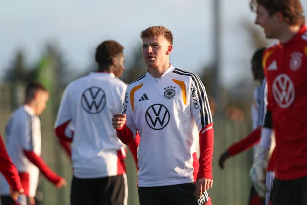 26 03 2026, xtgx, Fußball, U21 Nationalmannschaft, Abschlusstraining emspor, v l Finn Jeltsch Deutschland DFL DFB REGULATIONS PROHIBIT ANY USE OF PHOTOGRAPHS as IMAGE SEQUENCES and or QUASI VIDEO Wolfsburg