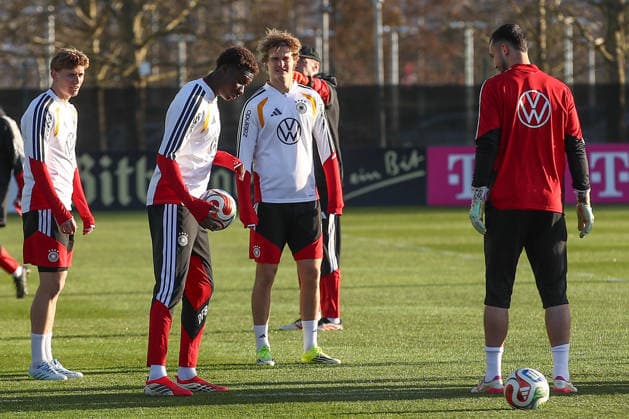 26 03 2026, xtgx, Football, U21 National Team, Final Training emspor, v l Aljoscha Kemlein Germany , Abdoul Karim Coulibaly Germany , Tom Rothe Germany DFL DFB REGULATIONS PROHIBIT ANY USE OF PHOTOGRAPHS as IMAGE SEQUENCES and or QUASI VIDEO Wolfsburg