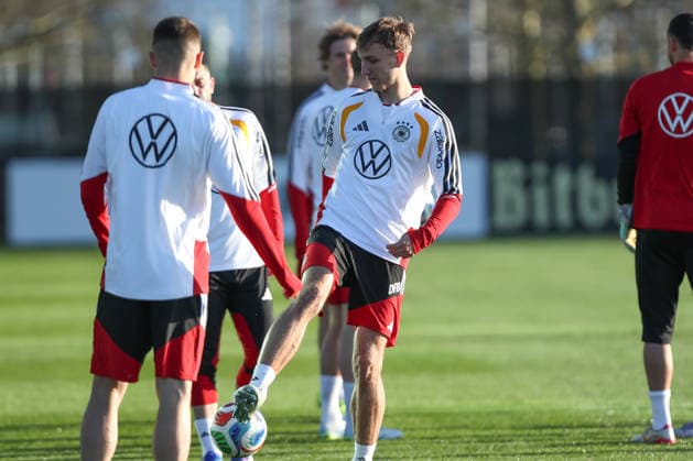 26 03 2026, xtgx, Football, U21 National Team, Final Training emspor, v l Nelson Weiper Germany DFL DFB REGULATIONS PROHIBIT ANY USE OF PHOTOGRAPHS as IMAGE SEQUENCES and or QUASI VIDEO Wolfsburg