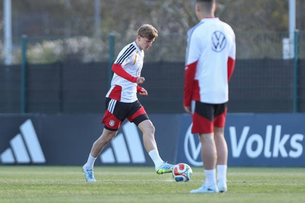 26 03 2026, xtgx, Fußball, U21 Nationalmannschaft, Abschlusstraining emspor, v l Aljoscha Kemlein Deutschland DFL DFB REGULATIONS PROHIBIT ANY USE OF PHOTOGRAPHS as IMAGE SEQUENCES and or QUASI VIDEO Wolfsburg