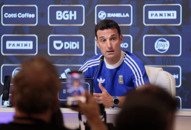 Linoel Scalonis Press Conference Argentina National Soccer Team Copyright: xxx