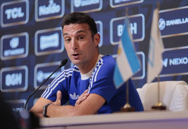Linoel Scalonis Press Conference Argentina National Soccer Team Copyright: xxx