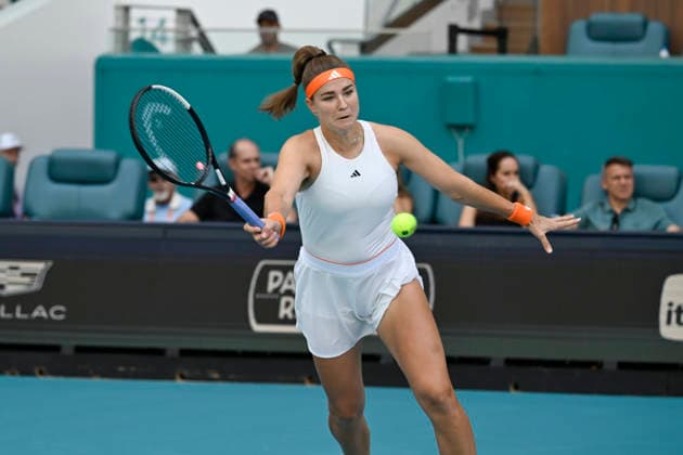 MIAMI GARDENS, FL - MARCH 26: Karolina Muchova of Czech Republic, returns a shot to Coco Gauff of the United States during the men™s semifinal match of the Miami Open on March 26, 2026, Hard Rock Stadium in Miami Gardens, Florida. (Photo by Michele Eve Sandberg Icon Sportswire) TENNIS: MAR 26 Miami Open EDITORIAL USE ONLY Icon2603260519