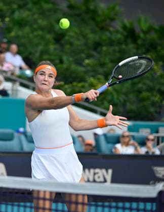 MIAMI GARDENS, FL - MARCH 26: Karolina Muchova of Czech Republic, returns a shot to Coco Gauff of the United States during the men™s semifinal match of the Miami Open on March 26, 2026, Hard Rock Stadium in Miami Gardens, Florida. (Photo by Michele Eve Sandberg Icon Sportswire) TENNIS: MAR 26 Miami Open EDITORIAL USE ONLY Icon2603260548
