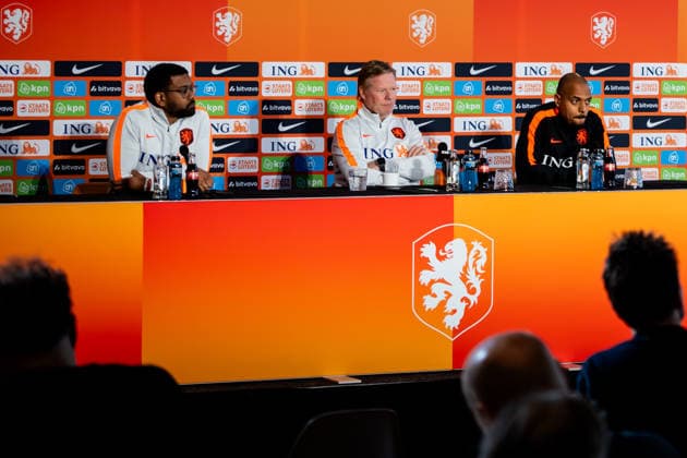 ZEIST, NETHERLANDS - MARCH 26: Netherlands press officer Samuel Sanches, Netherlands head coach Ronald Koeman and Donyell Malen of the Netherlands during a press conference, PK, Pressekonferenz at the KNVB Campus on March 26, 2026 in Zeist, Netherlands.  Copyright: xRenexNijhuis MBxMediax