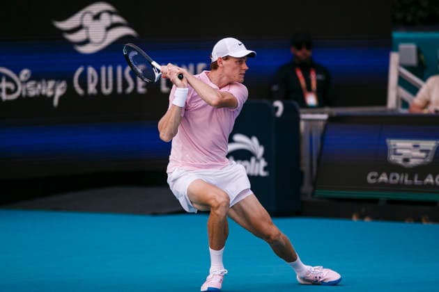 Miami Open Presented by Itau 2026 - March 26 Miami, Florida - March 26: Jannik Sinner plays tennis during the match between Jannik Sinner of Italy and Frances Tiafoe of USA on day 10 of the Miami Open at Hard Rock Stadium on March 26, 2026 in Miami, Florida, United States. Copyright: xLatinxSportxImagesx