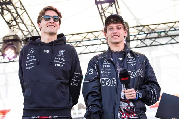 F1 - JAPANESE GRAND PRIX 2026 KIMI ANTONELLI Andrea (ita), Mercedes AMG F1 Team W16, portrait RUSSELL George (gbr), Mercedes AMG F1 Team W17, portrait during the Formula 1 Japanese Grand Prix 2026, 3rd round of the 2026 Formula One World Championship, WM, Weltmeisterschaft from March 27 to 29, 2026 on the Suzuka Circuit, in Suzuka, Japan - SuzukaJapan Copyright: xXavixBonillax