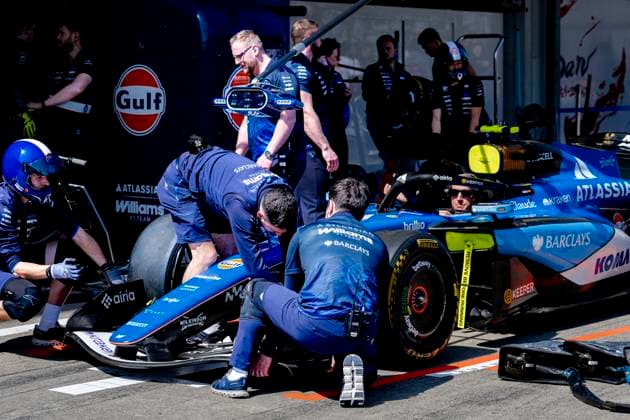 SUZUKA Mechanics working on the car of Formula 1 driver Carlos Sainz of Atlassian Williams F1 Team during the Formula 1 Japan Suzuka free practice at the Suzuka Formula 1 circuit on March 27, 2025 in Suzuka, Japan Photo by DeFodi Images
