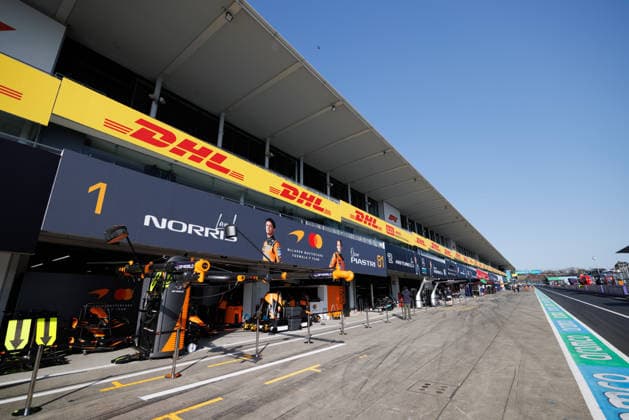 March 27, 2026, Suzuka, Mie Prefecture, Japan: The McLaren Formula 1 Team garage in pit lane ahead of the F1 Grand Prix of Japan at the Suzuka Circuit Suzuka Japan - ZUMAs197 20260327_aaa_s197_008 Copyright: xGeorgexHitchensx