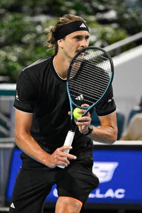 MIAMI GARDENS, FL - MARCH 26: Alexander Zverev of Germany, prepares to serve against, Francisco Cerundolo of Argentina, during the men™s quarterfinal match of the Miami Open on March 26, 2026, Hard Rock Stadium in Miami Gardens, Florida. (Photo by Michele Eve Sandberg Icon Sportswire) TENNIS: MAR 26 Miami Open EDITORIAL USE ONLY Icon2603260592