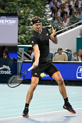 MIAMI GARDENS, FL - MARCH 26: Alexander Zverev of Germany, returns a shot to Francisco Cerundolo of Argentina, during the men™s quarterfinal match of the Miami Open on March 26, 2026, Hard Rock Stadium in Miami Gardens, Florida. (Photo by Michele Eve Sandberg Icon Sportswire) TENNIS: MAR 26 Miami Open EDITORIAL USE ONLY Icon2603260594