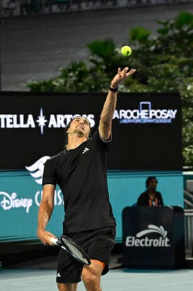 MIAMI GARDENS, FL - MARCH 26: Alexander Zverev of Germany, serves to Francisco Cerundolo of Argentina, during the men™s quarterfinal match of the Miami Open on March 26, 2026, Hard Rock Stadium in Miami Gardens, Florida. (Photo by Michele Eve Sandberg Icon Sportswire) TENNIS: MAR 26 Miami Open EDITORIAL USE ONLY Icon2603260596