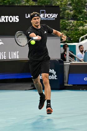 MIAMI GARDENS, FL - MARCH 26: Alexander Zverev of Germany, returns a shot to Francisco Cerundolo of Argentina, during the men™s quarterfinal match of the Miami Open on March 26, 2026, Hard Rock Stadium in Miami Gardens, Florida. (Photo by Michele Eve Sandberg Icon Sportswire) TENNIS: MAR 26 Miami Open EDITORIAL USE ONLY Icon2603260574
