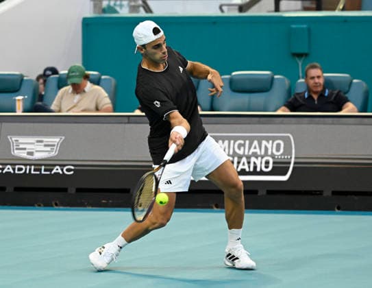 MIAMI GARDENS, FL - MARCH 26: Francisco Cerundolo of Argentina returns a shot to Alexander Zverev of Germany, during the men™s quarterfinal match of the Miami Open on March 26, 2026, Hard Rock Stadium in Miami Gardens, Florida. (Photo by Michele Eve Sandberg Icon Sportswire) TENNIS: MAR 26 Miami Open EDITORIAL USE ONLY Icon2603260565