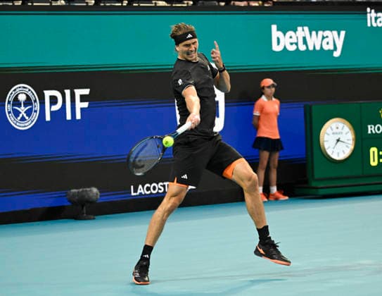 MIAMI GARDENS, FL - MARCH 26: Alexander Zverev of Germany, returns a shot to Francisco Cerundolo of Argentina, during the men™s quarterfinal match of the Miami Open on March 26, 2026, Hard Rock Stadium in Miami Gardens, Florida. (Photo by Michele Eve Sandberg Icon Sportswire) TENNIS: MAR 26 Miami Open EDITORIAL USE ONLY Icon2603260575