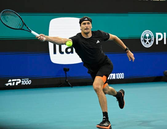 MIAMI GARDENS, FL - MARCH 26: Alexander Zverev of Germany, returns a shot to Francisco Cerundolo of Argentina, during the men™s quarterfinal match of the Miami Open on March 26, 2026, Hard Rock Stadium in Miami Gardens, Florida. (Photo by Michele Eve Sandberg Icon Sportswire) TENNIS: MAR 26 Miami Open EDITORIAL USE ONLY Icon2603260576