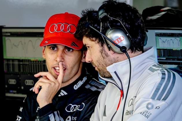 SUZUKA Formula 1 driver Gabriel Bortoleto of Audi Revolut F1 Team in conversation with his engineer during the Formula 1 Japan Suzuka free practice at the Suzuka Formula 1 circuit on March 27, 2025 in Suzuka, Japan Photo by DeFodi Images