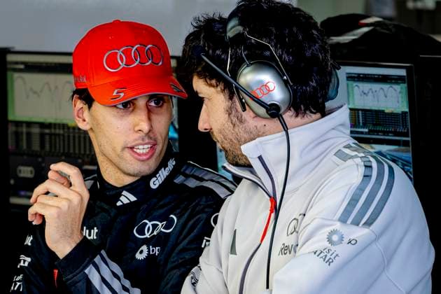 SUZUKA Formula 1 driver Gabriel Bortoleto of Audi Revolut F1 Team in conversation with his engineer during the Formula 1 Japan Suzuka free practice at the Suzuka Formula 1 circuit on March 27, 2025 in Suzuka, Japan Photo by DeFodi Images