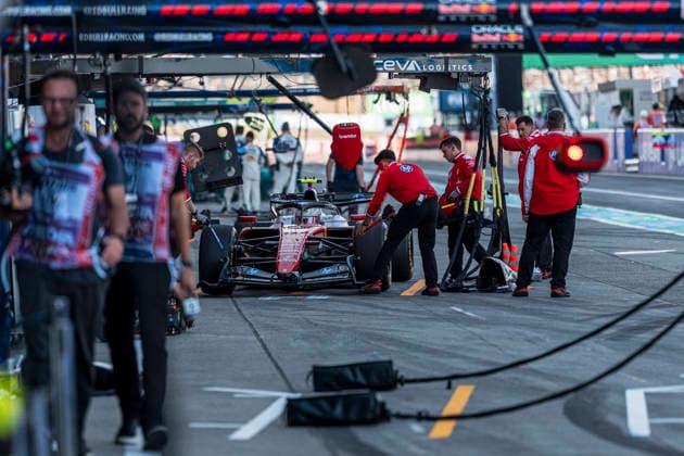 Formula 1 Aramco Japanese Grand Prix 2026 Remy Midez OVERTAKE MAXPPP - Suzuka 27 03 2026 44 HAMILTON Lewis (gbr), Scuderia Ferrari HP, action, pitlane at the Formula 1 Aramco Japanese Grand Prix 2026, the 3rd round of the 2026 FIA Formula 1 World Championship, WM, Weltmeisterschaft at the Suzuka Circuit in Suzuka, Japan, from 26 to 29 March 2026 Suzuka Suzuka Circuit Japan  Copyright: xOVERTAKE MAXPPPxRemyxMidezx OVT202603270619 OVT202603270619