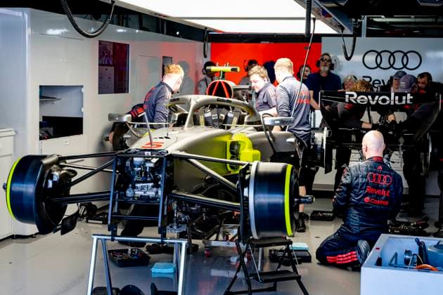 SUZUKA Mechanics at work on the car of Formula 1 driver Gabriel Bortoleto or Audi Revolut F1 Team during the Formula 1 Japan Suzuka free practice at the Suzuka Formula 1 circuit on March 27, 2025 in Suzuka, Japan Photo by DeFodi Images