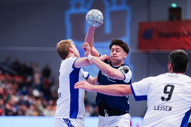 Einar Olafsson Handball Sport Verein Hamburg, 23 , Aron Seesing Bergischer HC, 49 GER, Handball Sport Verein Hamburg vs Bergischer HC, Handball, 1 Bundesliga, Matchday 26, Season 2025 2026, 26 03 2026 GER, Handball Sport Verein Hamburg vs Bergischer HC, Handball, 1 Bundesliga, Matchday 26, Season 2025 2026, 26 03 2026 Hamburg Copyright: xEibner-Pressefoto MarcelxvonxFehrnx EP_MFN