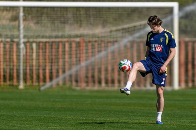 260327 Mattias Svanberg of the Swedish national football team at a training session on March 27, 2026 in Valencia Photo Joel Marklund BILDBYRAN code JM JM0811 bbeng fotboll football soccer fotball vm kval fifa world cup qualifier träning practice training sverige sweden sverige a  Copyright: JOELxMARKLUND BB260327JM003