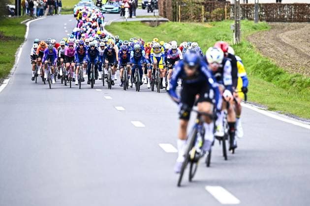 The peloton pictured in action during the E3 Saxo Bank Classic one day cycling race, 208,8km from and to Harelbeke, on Friday 27 March 2026. JASPERxJACOBS  x169060786x