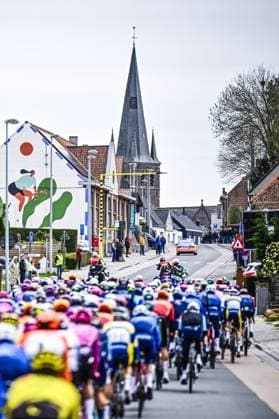 The peloton pictured in action during the E3 Saxo Bank Classic one day cycling race, 208,8km from and to Harelbeke, on Friday 27 March 2026. JASPERxJACOBS  x169061977x