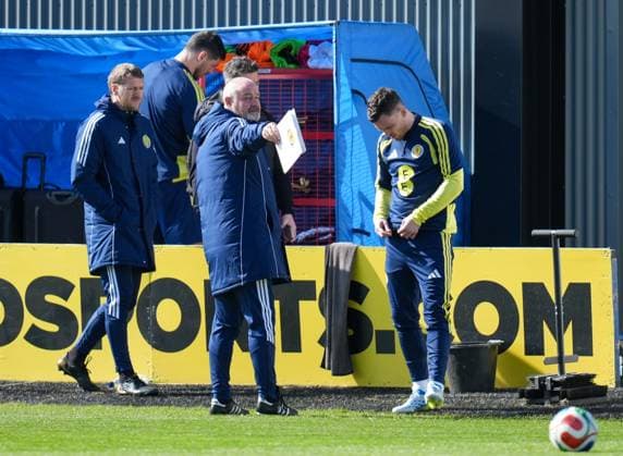 Scotland Manager Steve Clarke & Scotland captain Andy Robertson. Scotland Training Session, International Friendly, Länderspiel, Nationalmannschaft Football, Hampden Park, Glasgow, Scotland, UK - 27 Mar 2026Glasgow Hampden Park United Kingdom EDITORIAL USE ONLY No use with unauthorised audio, video, data, fixture lists, club league logos or live services. Online in-match use limited to 120 images, no video emulation. No use in betting, games or single club league player publications. Copyright: xStuartxWallace Shutterstockx 16788915b