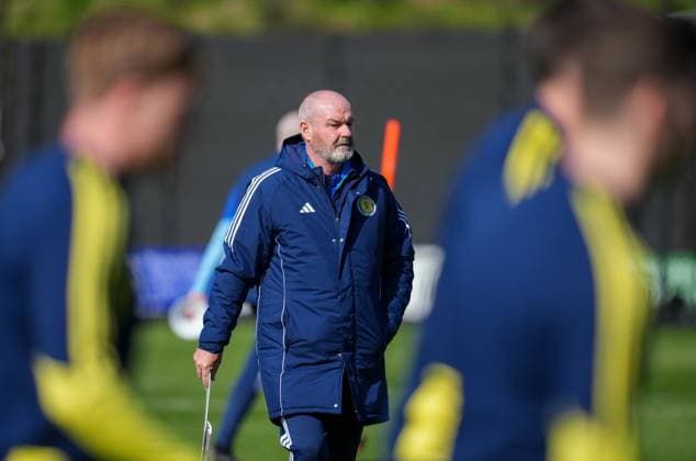 Scotland Manager Steve Clarke Scotland Training Session, International Friendly, Länderspiel, Nationalmannschaft Football, Hampden Park, Glasgow, Scotland, UK - 27 Mar 2026Glasgow Hampden Park United Kingdom EDITORIAL USE ONLY No use with unauthorised audio, video, data, fixture lists, club league logos or live services. Online in-match use limited to 120 images, no video emulation. No use in betting, games or single club league player publications. Copyright: xStuartxWallace Shutterstockx 16788915q