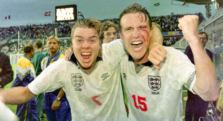 920617 Football, UEFA EURO, EM, Europameisterschaft,Fussball 1992, Group 1, Sweden - England 2-1: Swedens goal scorers Tomas Brolin and Jan Eriksson celebrates after the game wearing English jerseys. Photo: BILDBYRAN M025_04 920617 920614 scanx fotboll em em92 em 92 em 1992 em1992 group 1 england bbeng dia football soccer sverige sweden Sweden v england euro uefa euro 1992 euro1992 euro92 european championships europamästerskap rasunda stadium stockholm june 17 1992 *** 920617 Football, Uefa EURO 1992, Group 1, Sweden England 2 1 Swedens goal scorers Tomas Brolin and Jan Eriksson celebrates after the game wearing English jerseys Photo BILDBYRAN M025 04 920617 920614 scanx fotboll em em92 em 92 em 1992 em1992 group 1 england bbeng dia football soccer sverige sweden Sweden v england euro uefa euro 1992 euro1992 euro92 european championships europamästerskap rasunda stadium stockholm june 17 1992  Copyright: BILDBYRAN BB920617BB207